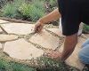 Фотоинструкция укладки дорожки из натурального камня своими руками
